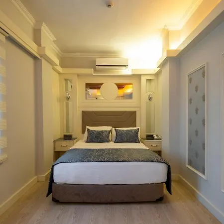 Castle Old Town Hotel 3*